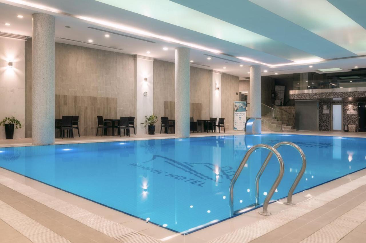 Titanic Hotel & Spa Szulejmánijja Kültér fotó Swimming pool