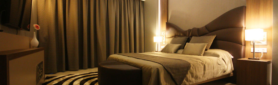 Titanic Hotel & Spa Szulejmánijja Kültér fotó A bedroom with curtains