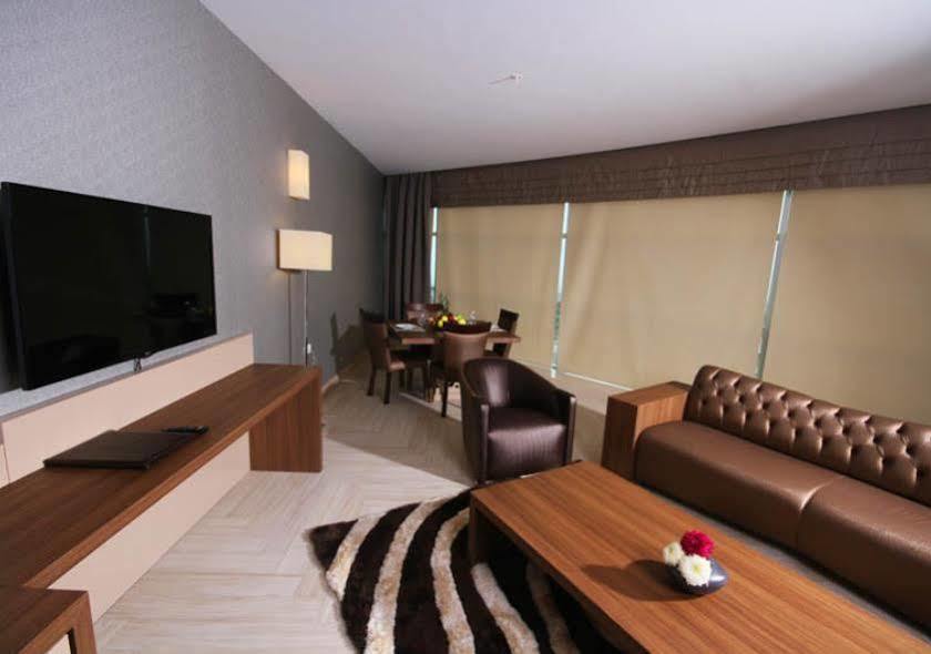 Titanic Hotel & Spa Szulejmánijja Kültér fotó Suite