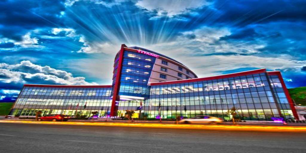 Titanic Hotel & Spa Szulejmánijja Kültér fotó The headquarters of Turkmen Airlines in Ashgabat