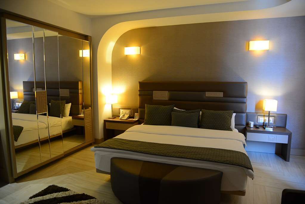 Titanic Hotel & Spa Szulejmánijja Szoba fotó A bedroom in a hotel