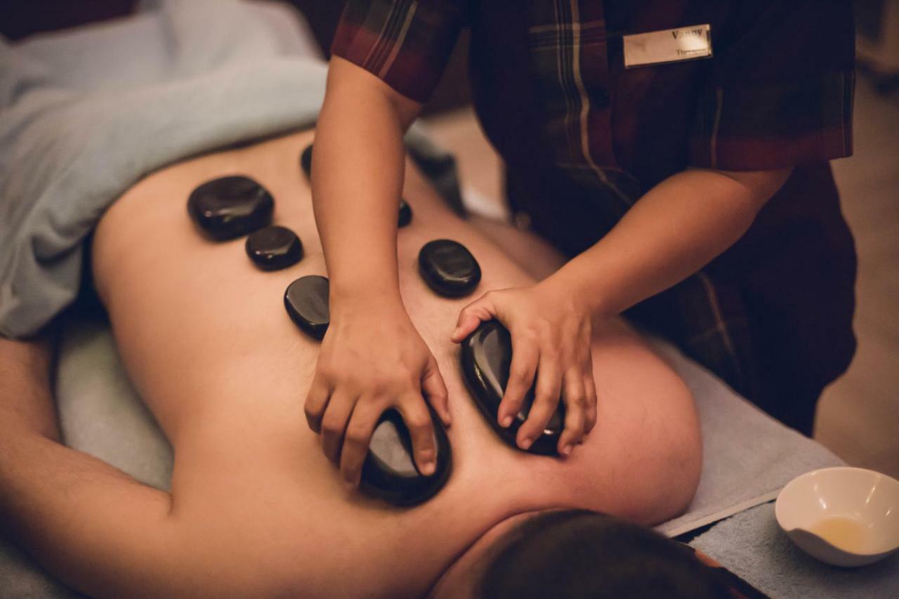 Titanic Hotel & Spa Szulejmánijja Kültér fotó Hot stone massage