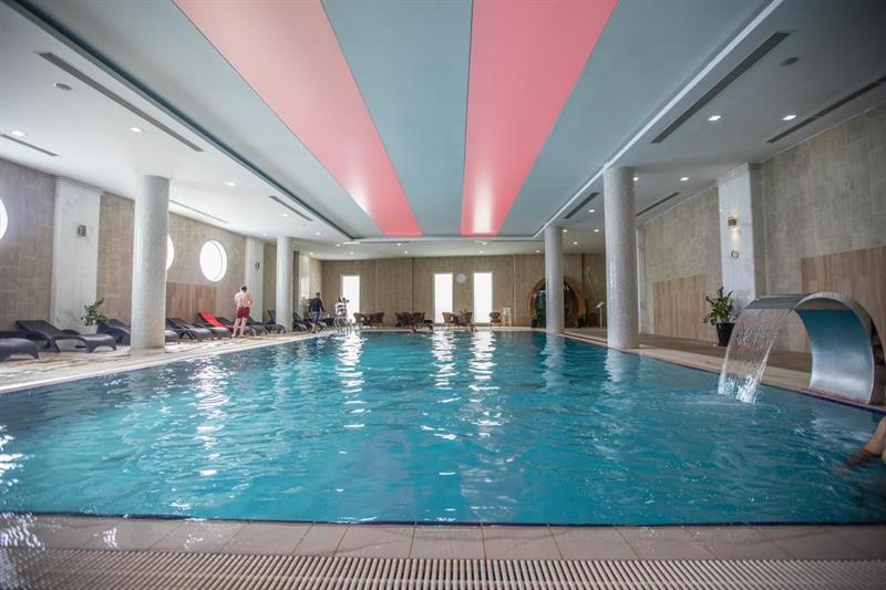 Titanic Hotel & Spa Szulejmánijja Kültér fotó The swimming pool at the hotel