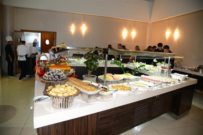 Titanic Hotel & Spa Szulejmánijja Kültér fotó A salad bar